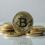 Чому стабільність Біткойна на фоні ринкової турбулентності викликає здивування